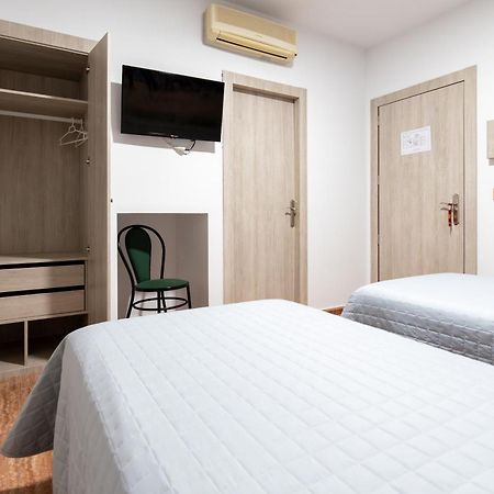 Hostal Vinuela Сан-Педро-де-Мерида Экстерьер фото
