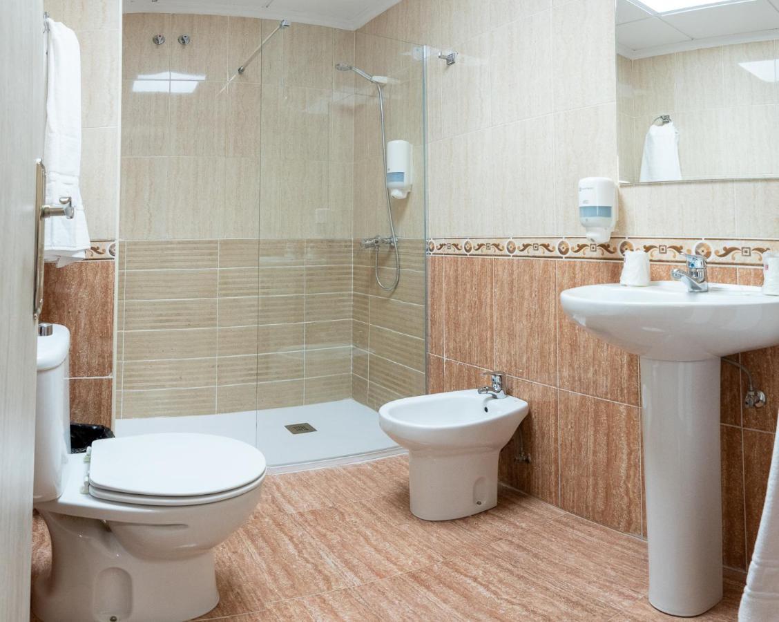 Hostal Vinuela Сан-Педро-де-Мерида Экстерьер фото