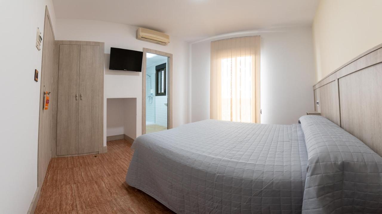 Hostal Vinuela Сан-Педро-де-Мерида Экстерьер фото