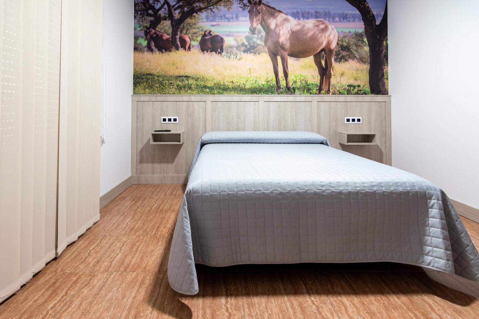 Hostal Vinuela Сан-Педро-де-Мерида Экстерьер фото