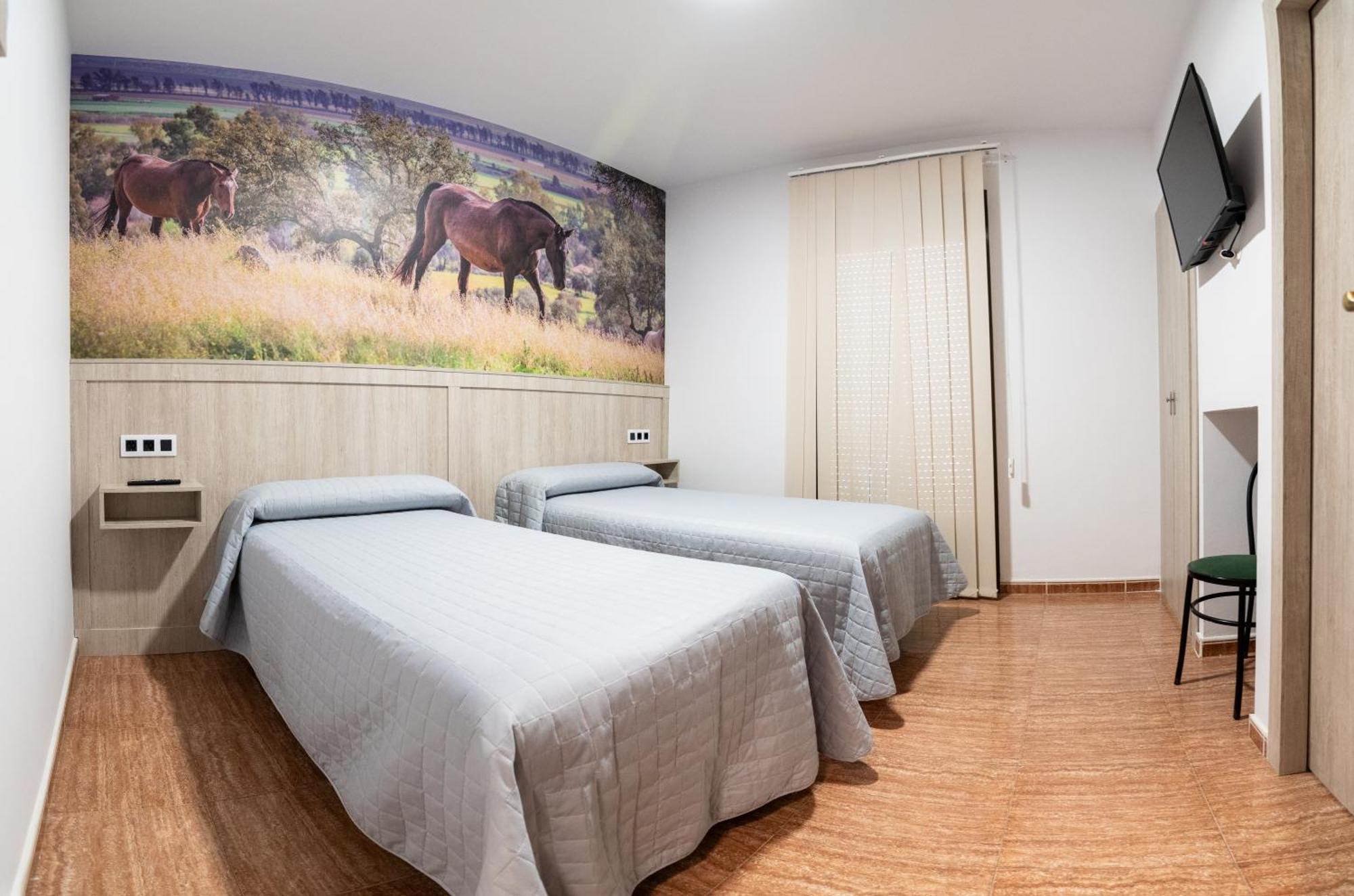 Hostal Vinuela Сан-Педро-де-Мерида Экстерьер фото