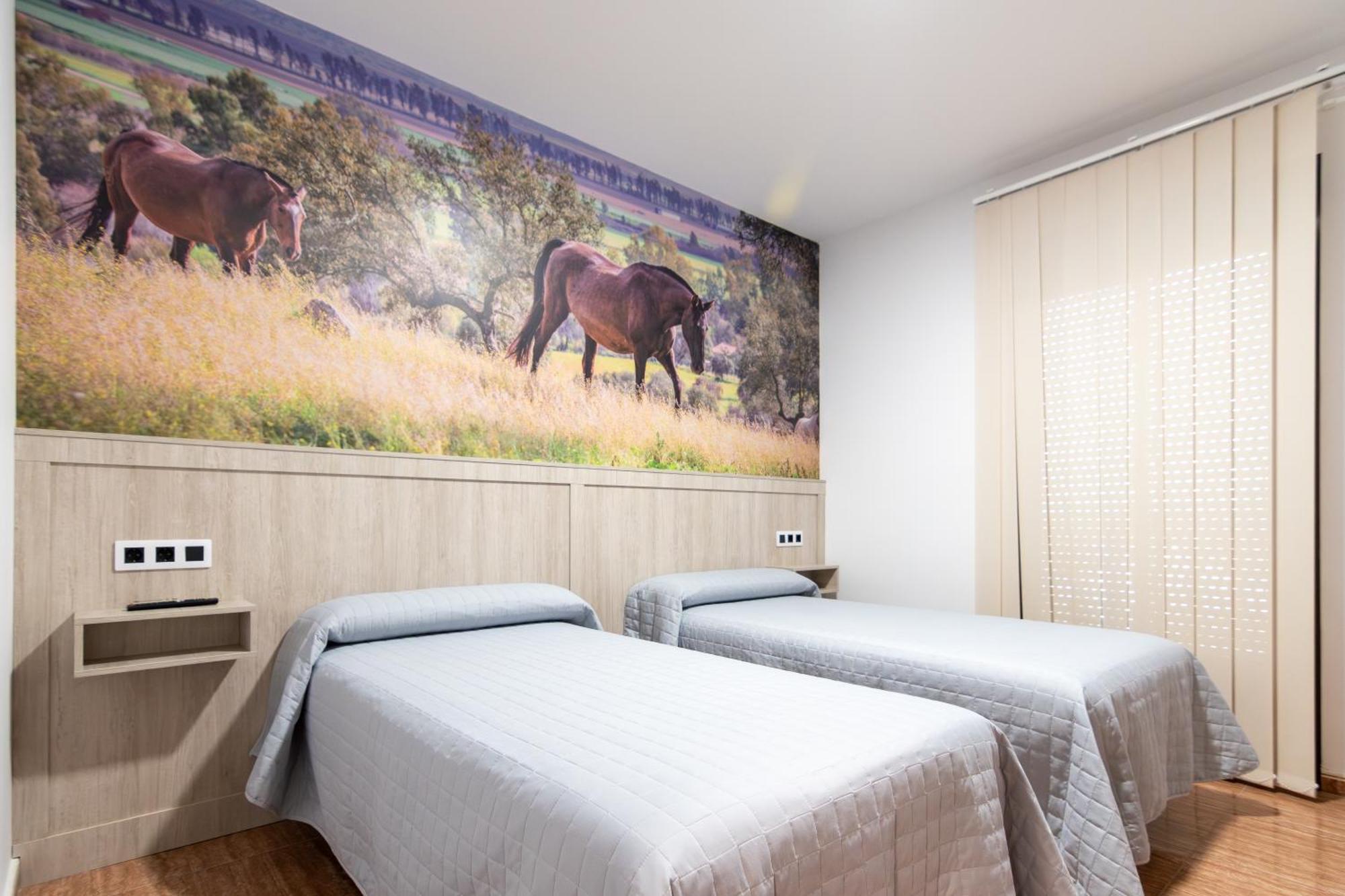 Hostal Vinuela Сан-Педро-де-Мерида Экстерьер фото